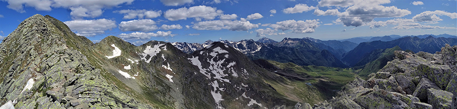 Salendo su percorso EE dal Lago Moro alla cima del Corno Stella